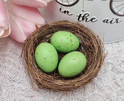  6cmx2cm-es szalma fszekben, 3cm-es festett, arany pttys hungarocell frj tojsok: almazld
