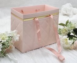  18,5cmx15cmx10cm + a fl, tglalap alak, arany dszts, steppelt mints, vzhatlan papr virgtska: pderrzsaszn