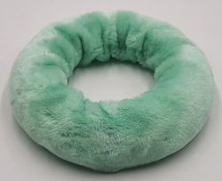  30cm-es pihe-puha, extra fnyes mszrmvel bevont koszoralap: menta-zld