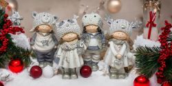  4 darabos figura szett, 12cm magas, gynyr csillmos, tli ruhs fik-lnyok